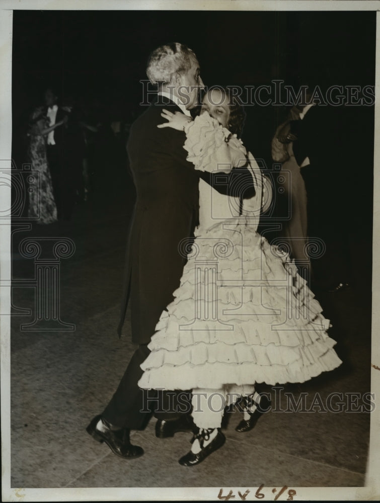 1935 Press Photo New York Algar De Terreros dances with E Southern NYC