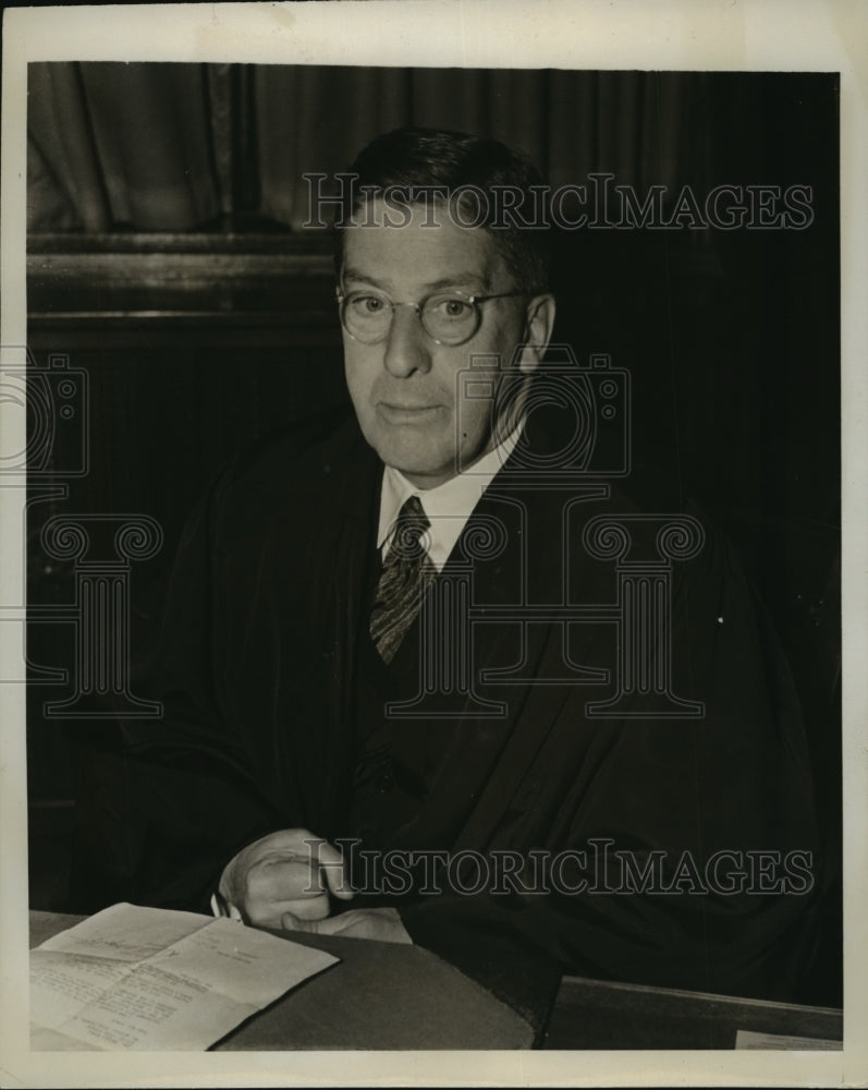1938 Press Photo New York Judge Thomas Downs at the Queen Country Courthouse NYC