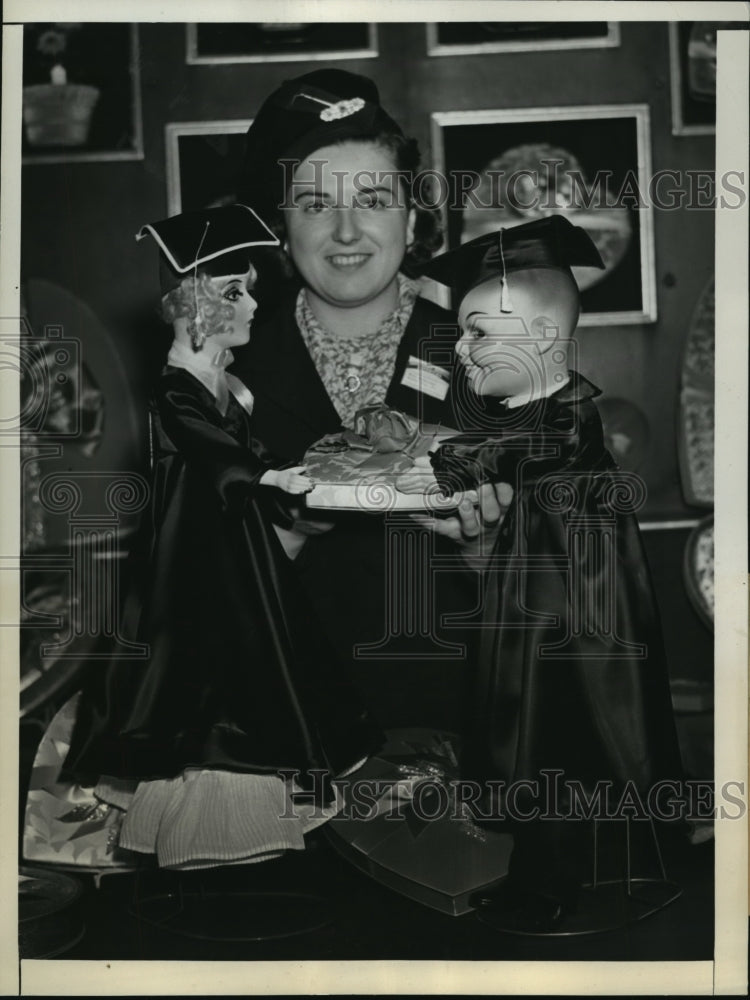 Load image into Gallery viewer, 1938 Press Photo New York Mary Schneider National Confectioners Association NYC
