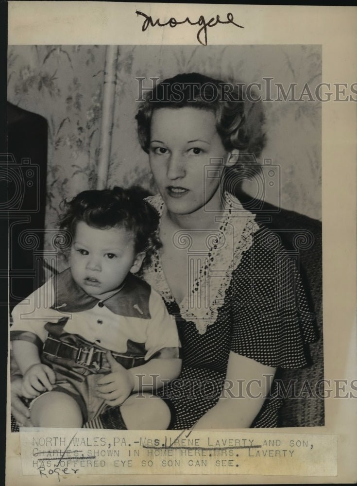 1938 Press Photo New York Laverty offers eye to son NYC - neny10248