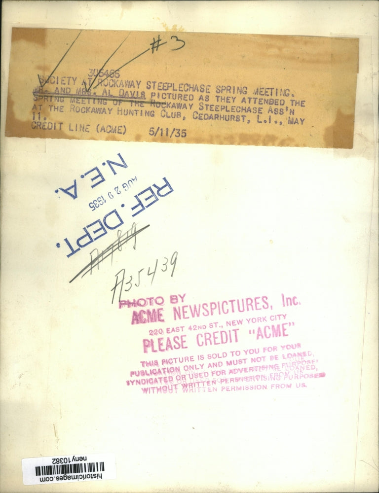 1935 Press Photo New York Mr & Mrs Al Davis Attend Rockaway Steeplechase NYC