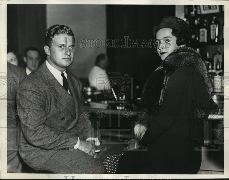 Load image into Gallery viewer, 1935 Press Photo New York Pioneer Ball Committee Cocktail Party NYC - neny10571
