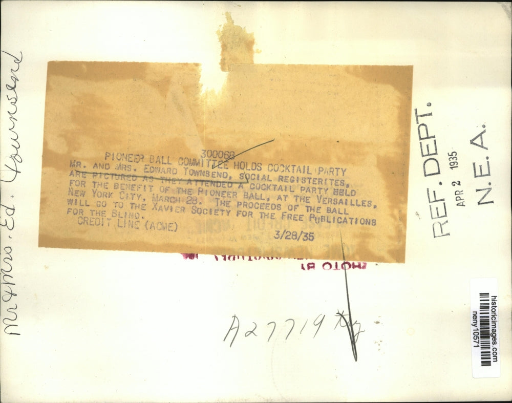 1935 Press Photo New York Pioneer Ball Committee Cocktail Party NYC - neny10571