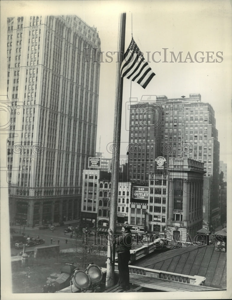 1935 Press Photo New York Janitor of City Hall Lowers Flag to Half Mast NYC