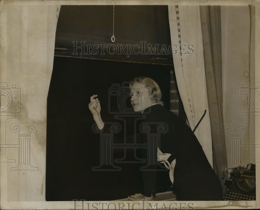 1936 Press Photo New York Girl who aided in saving life of man on ledge NYC