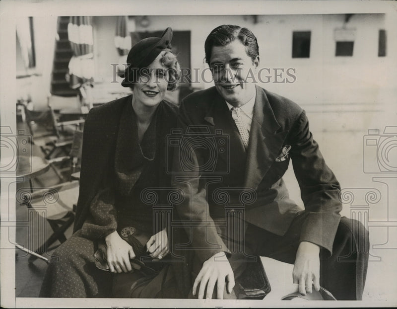Load image into Gallery viewer, 1935 Press Photo New York John Warburton &amp; Wife Arrive on S.S. Santa Rosa NYC
