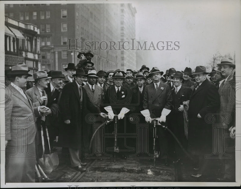 Load image into Gallery viewer, 1935 Press Photo New York Acting Mayor BS Deutsch takes up trolly tracks in NYC
