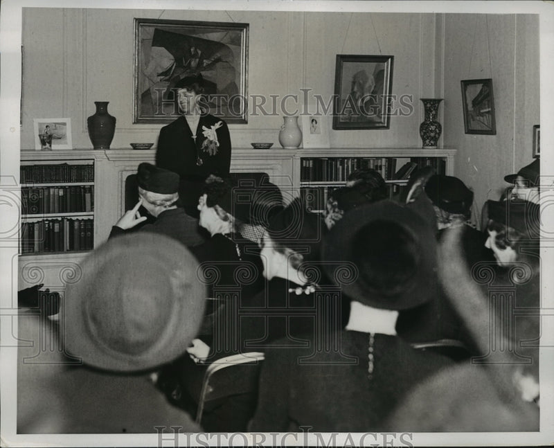 Load image into Gallery viewer, 1938 Press Photo New York First Lady Mrs. Franklin D. Roosevelt Lectures in NYC
