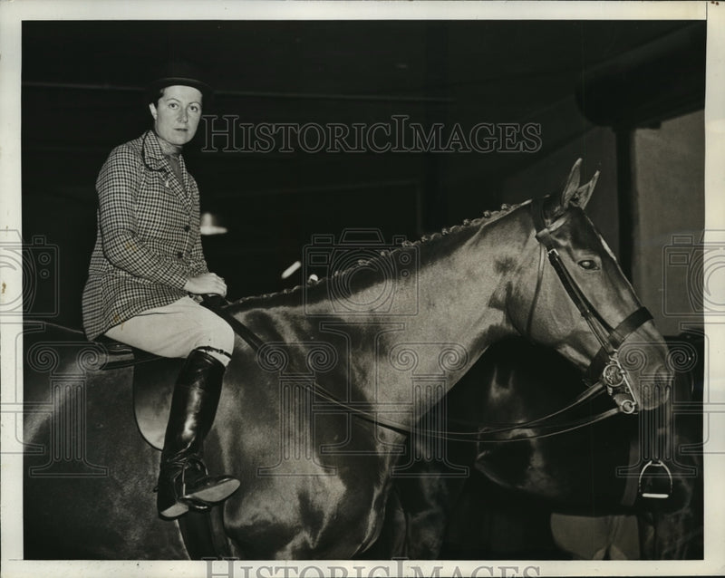 Load image into Gallery viewer, 1936 Press Photo New York Mrs Cary Jackson &amp; Chatter Chat who Placed 2nd NYC
