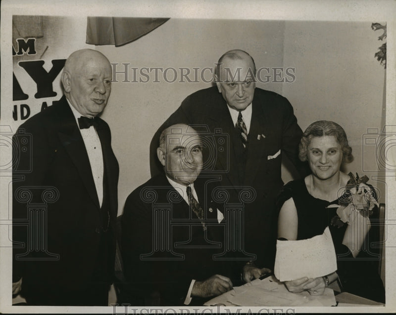 Load image into Gallery viewer, 1936 Press Photo New York Gubernatorial Victory Conclave NYC - neny11226
