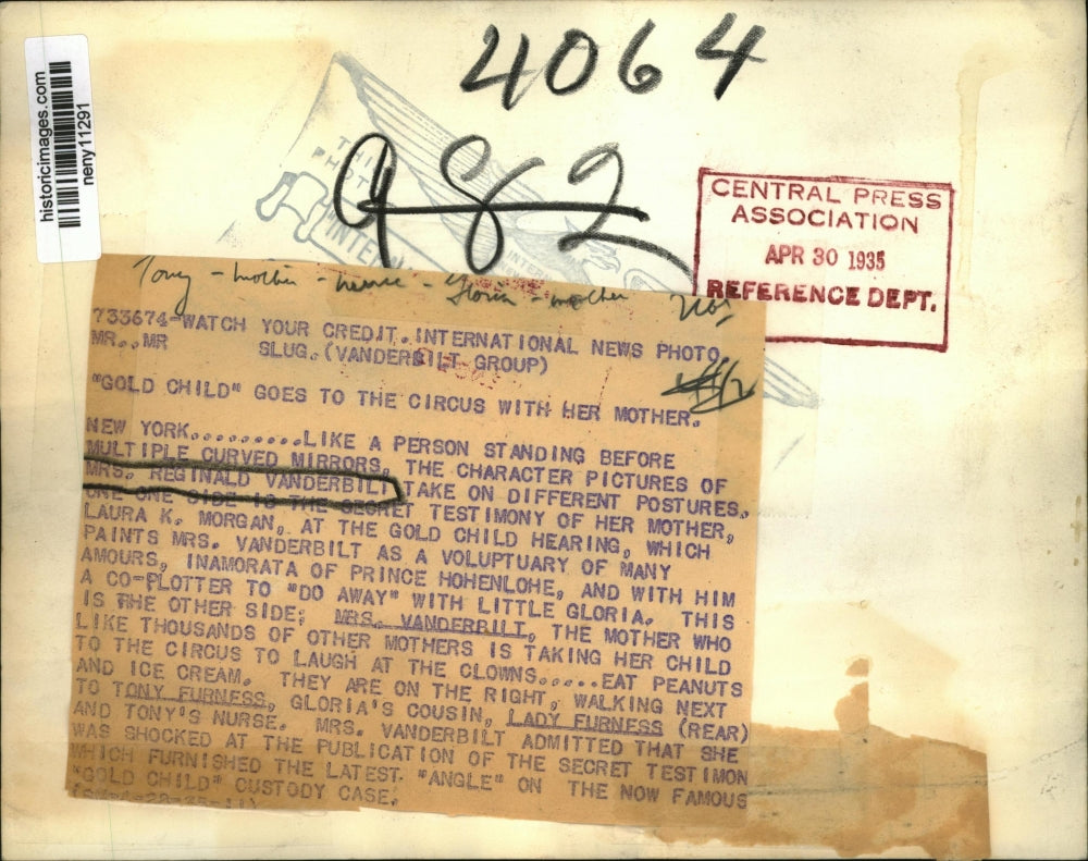 1935 Press Photo New York Mrs Reginald Vanderbilt & others in NYC - neny11291