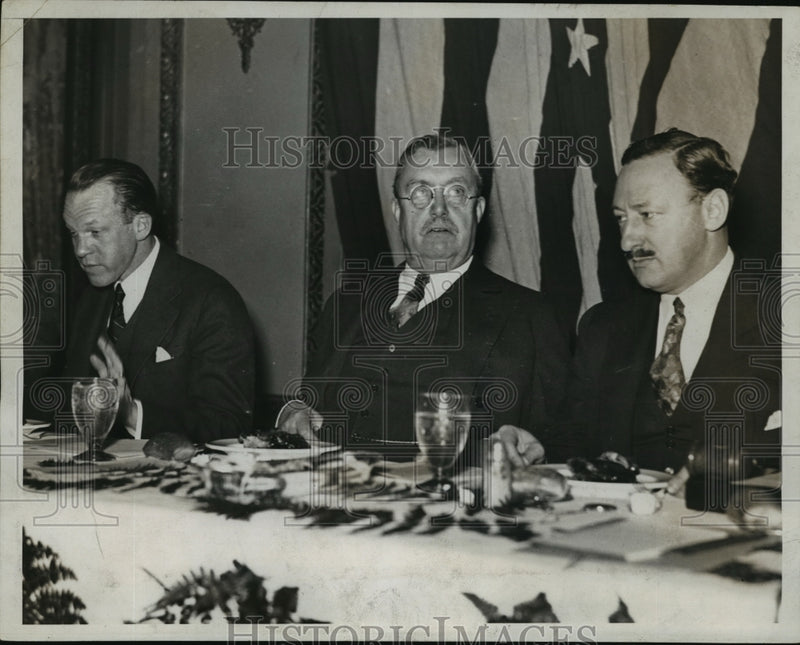 Load image into Gallery viewer, 1935 Press Photo New York Industrial Merchants Committee Meeting NYC - neny11328
