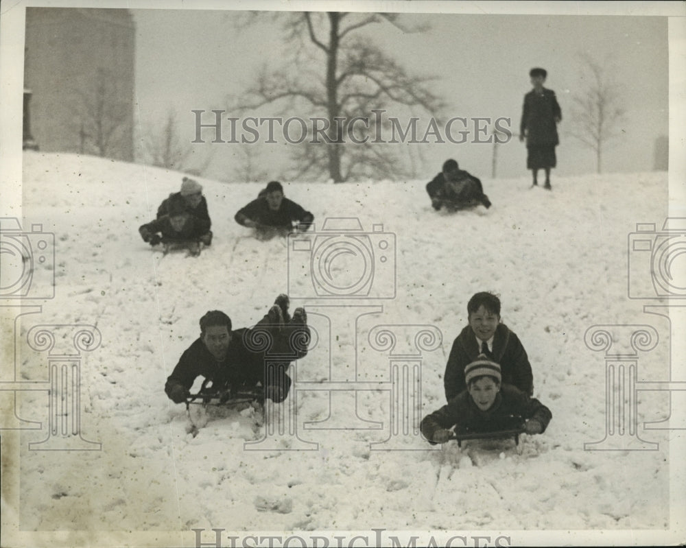 1935 Press Photo New York kids sledding in snow in Central Park in NYC