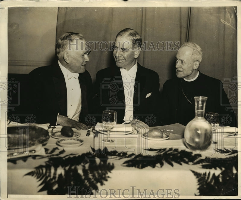 Load image into Gallery viewer, 1936 Press Photo New York Metropolitan Fellowship Dinner Attendees NYC
