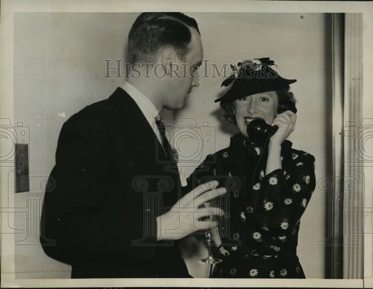1936 Press Photo New York Cameraman in a telephone booth NYC - neny11393