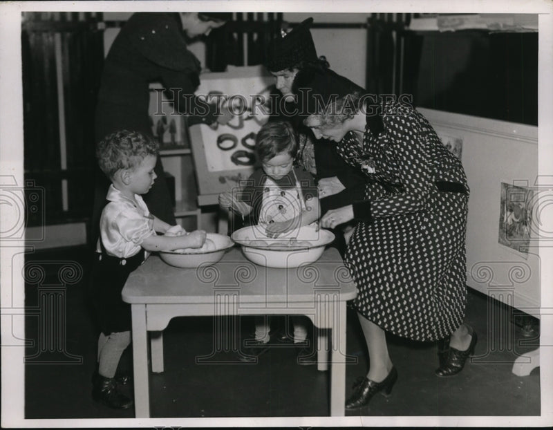 Load image into Gallery viewer, 1937 Press Photo New York Mrs Philip Stimson shows boy how to wash sister NYC
