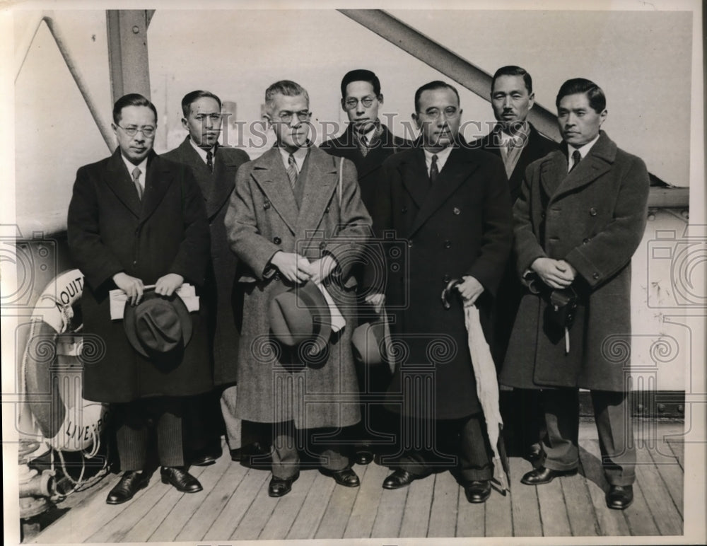 1936 Press Photo New York Men Arriving on Aquitania NYC - neny11792