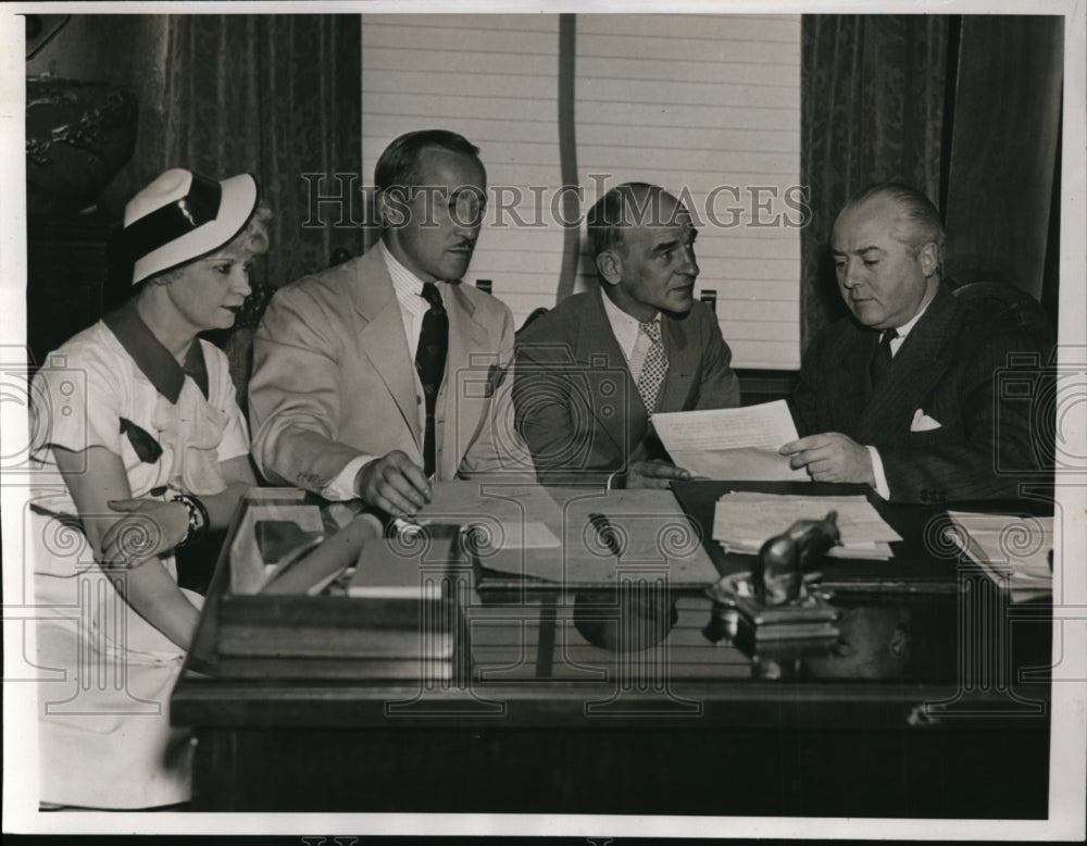 1937 Press Photo New York Frank Wallace &amp; Trixie LaMae visits Attorneys NYC- Historic Images