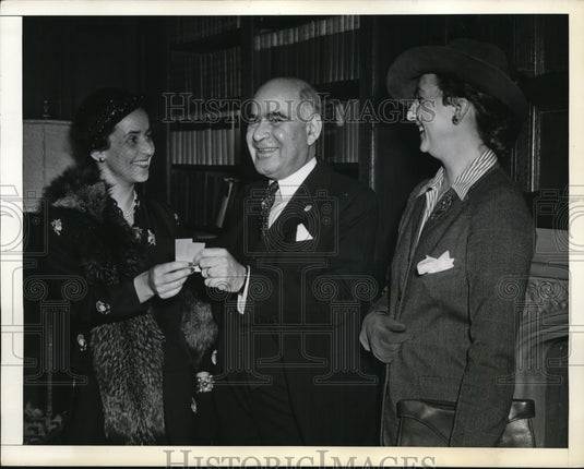1941 Press Photo New York Gov Herbert Lehman & ticket for Astor Theater in NYC