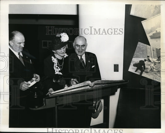 1941 Press Photo New York Gov. Herbert Lehman at Press Photographers Show NYC