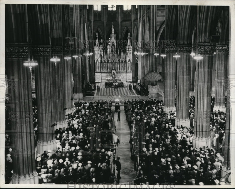 Load image into Gallery viewer, 1937 Press Photo New York St Patrick's Cathedral memorial for Marconi in NYC
