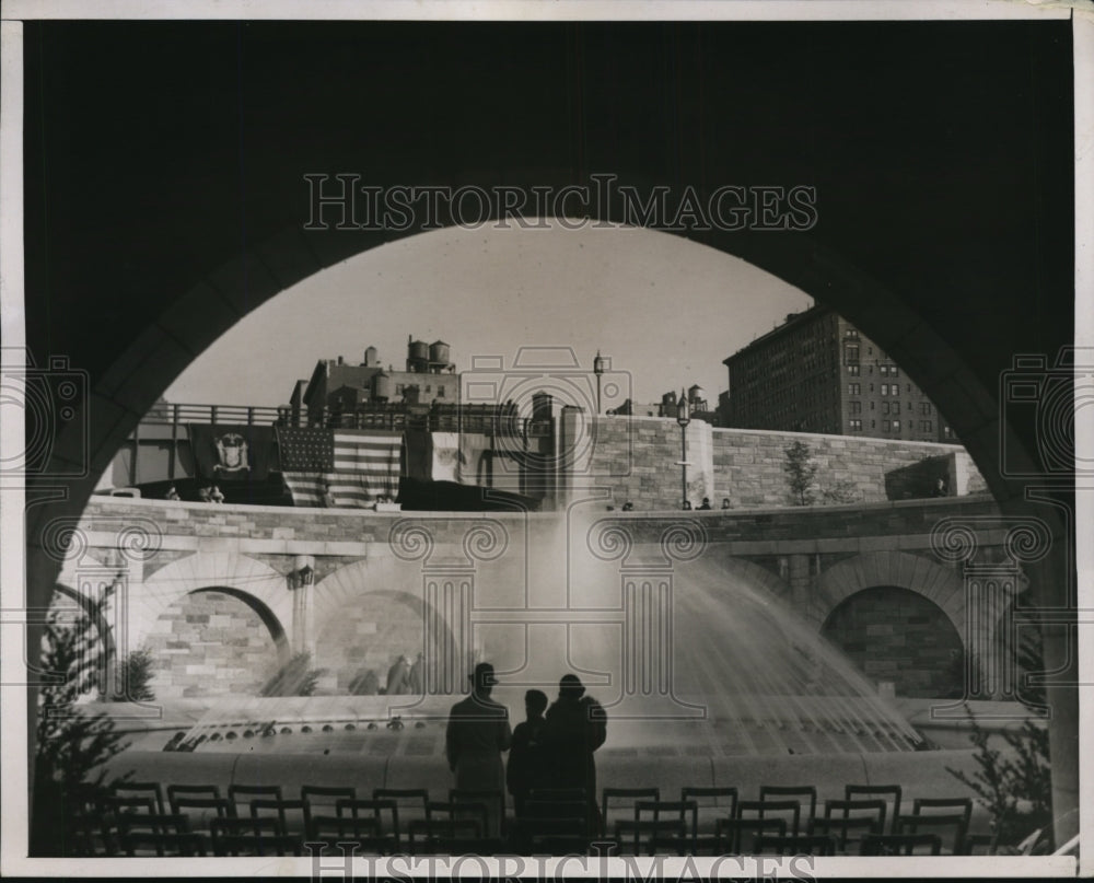 1937 Press Photo New York West Side 79th St Traffic Circle Archway Fountain NYC