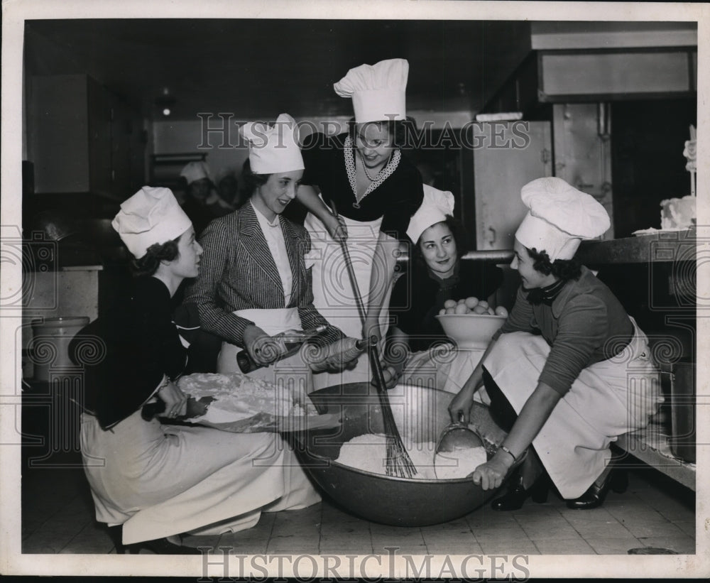 1937 Press Photo New York Society Girls part in National Birthday Ball NYC- Historic Images