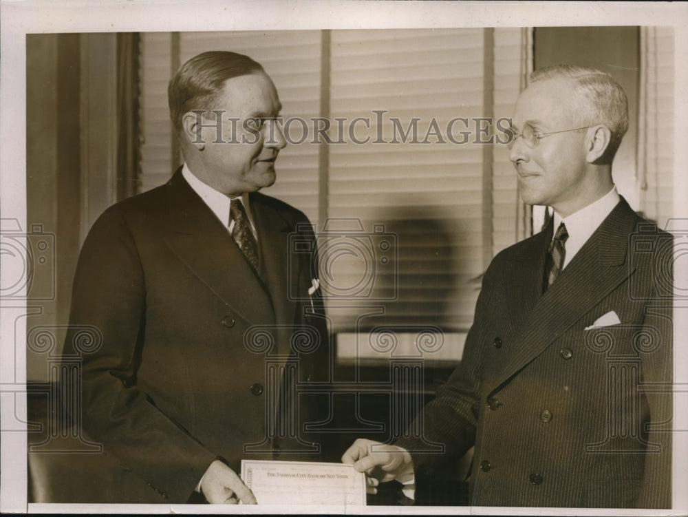 1937 Press Photo News Photo New York City receives Stock Proceeds NYC