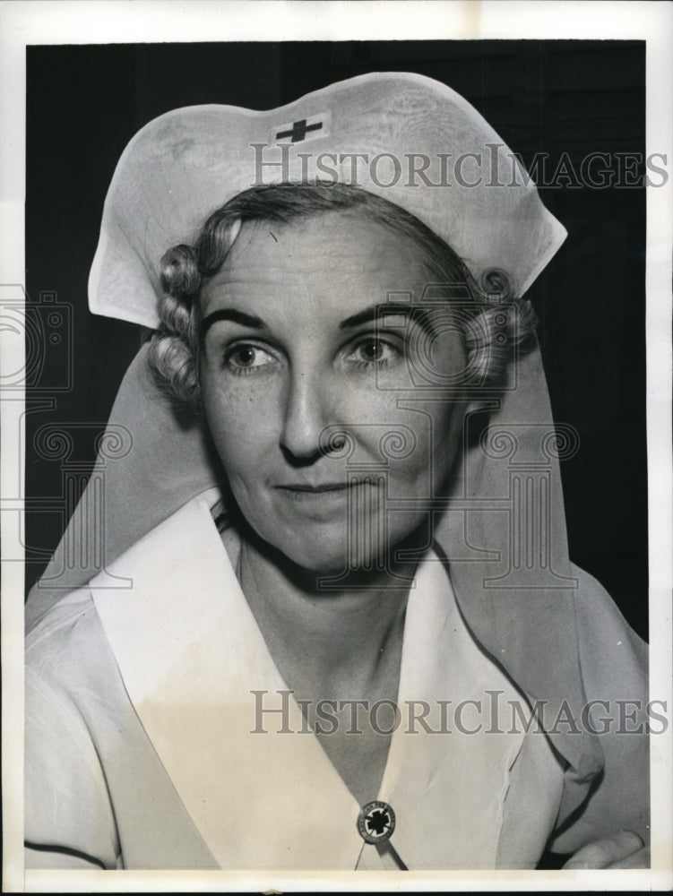 Load image into Gallery viewer, 1941 Press Photo New York Head of new Red Cross Service NYC - neny12360

