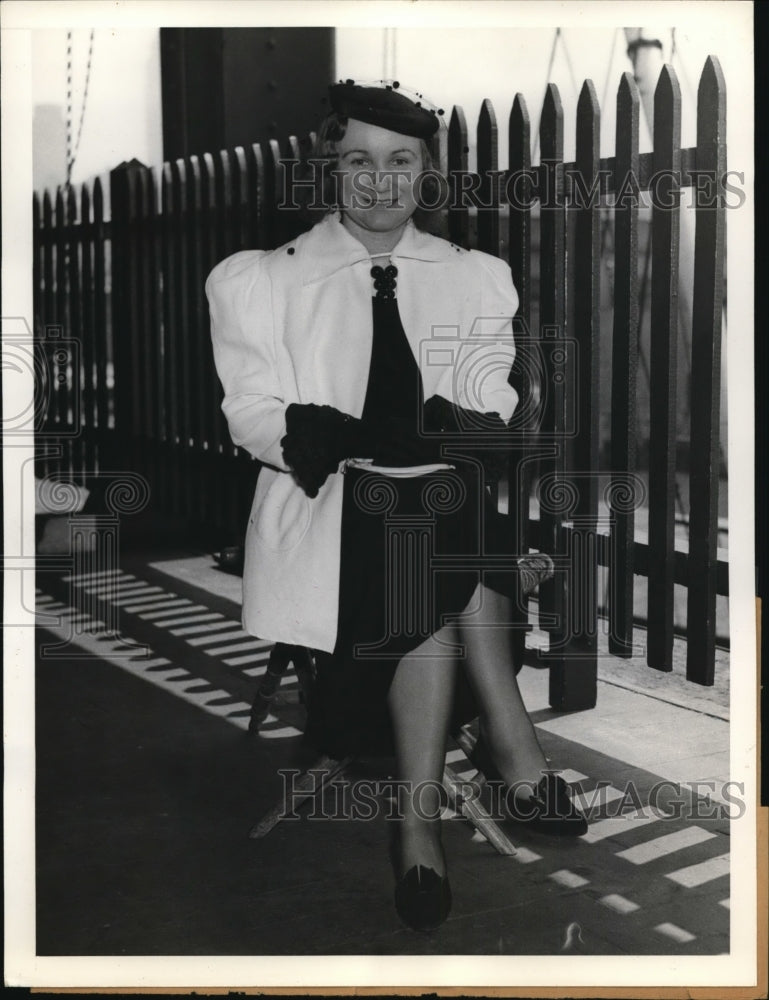 1937 Press Photo New York Bertita Harding arrives in New York NYC- Historic Images