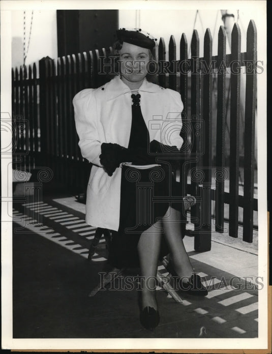 1937 Press Photo New York Bertita Harding arrives in New York NYC- Historic Images