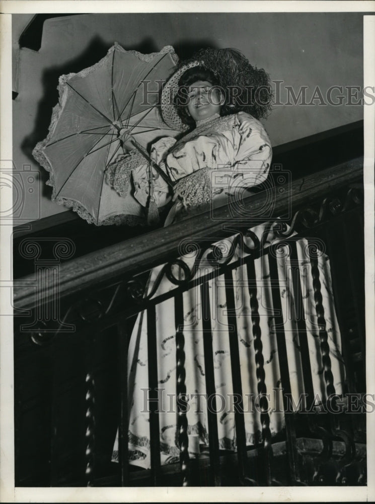 1937 Press Photo New York City At Columbia Fashion Show NYC - neny12543