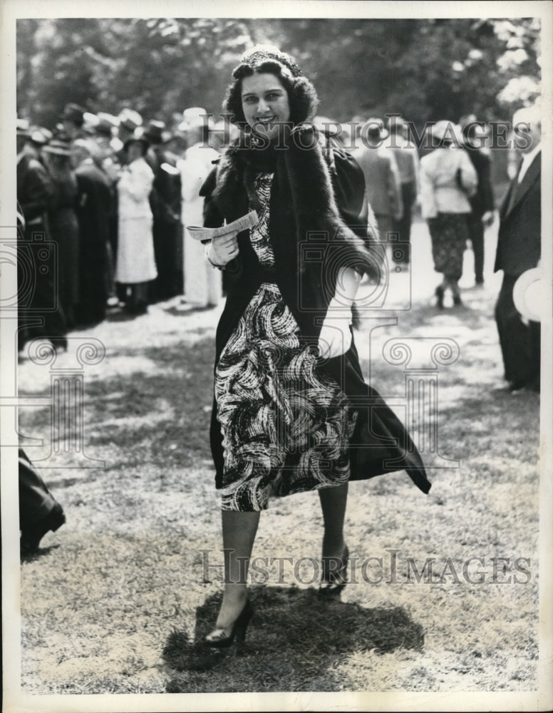 1937 Press Photo New York Mrs George U Harris at Belmont Stakes NYC- Historic Images