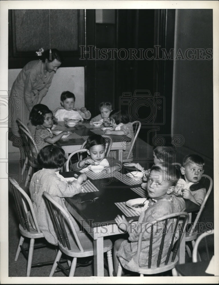 1937 Press Photo New York Wayside Nursery Children Eating NYC- Historic Images