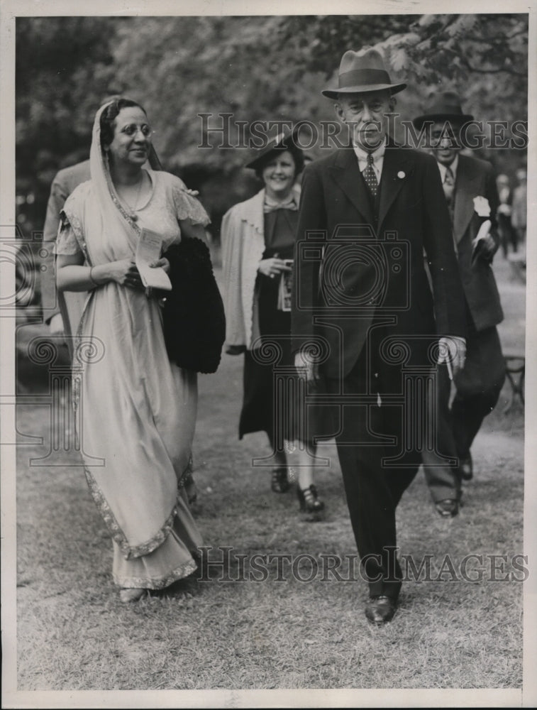 1937 Press Photo New York Henry W. Bull with Mrs. Shroff at Belmont Park NYC- Historic Images