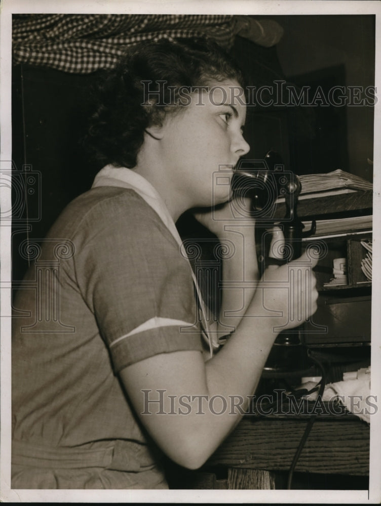 1937 Press Photo New York Catherine Knox Calls Parents about Strike NYC- Historic Images