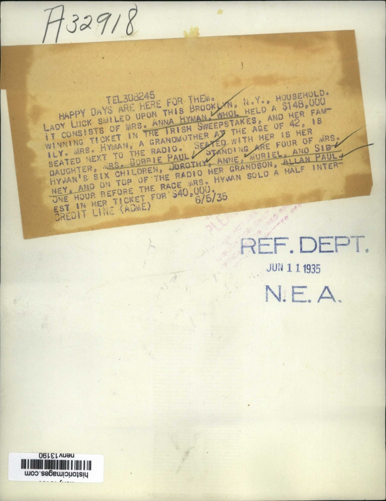 1935 Press Photo New York Happy Days are here for them NYC - neny13190