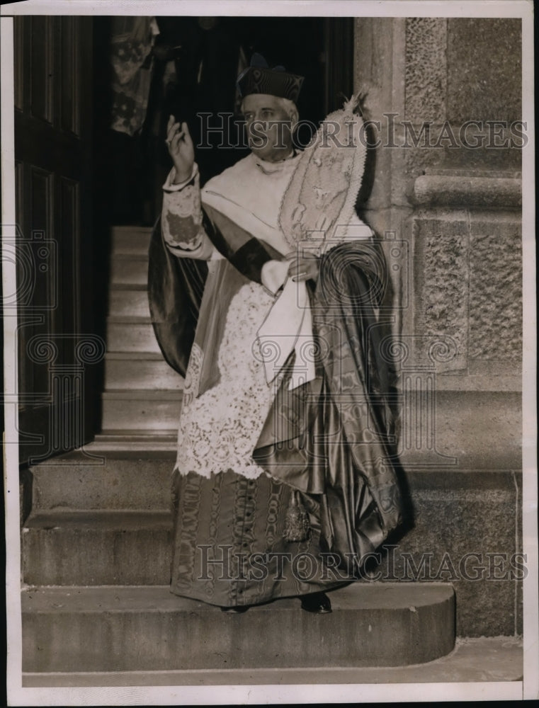 1936 Press Photo New York Cardinal Hayes Officiates in Palm Services NYC