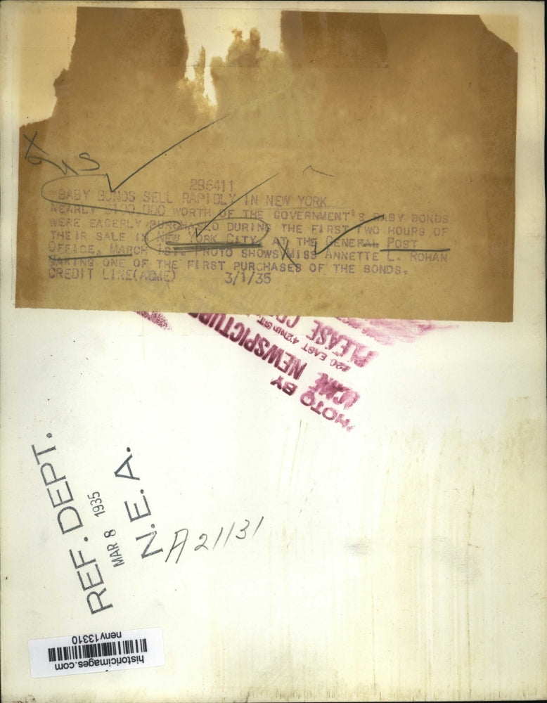 1935 Press Photo New York Baby Bonds sale in New York a General Post Office NYC