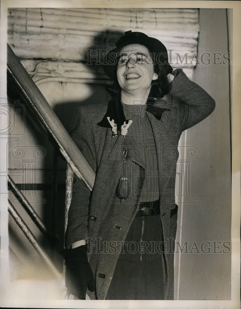 1937 Press Photo Ruth Countess Von York Wartenburg, of Germany, Arrives in NYC - Historic Images