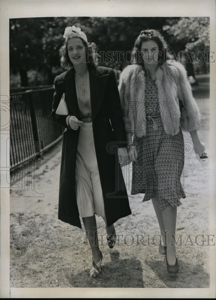 1939 Press Photo New York Belmont Park Dolly Von Stade, Pamela Towes NYC