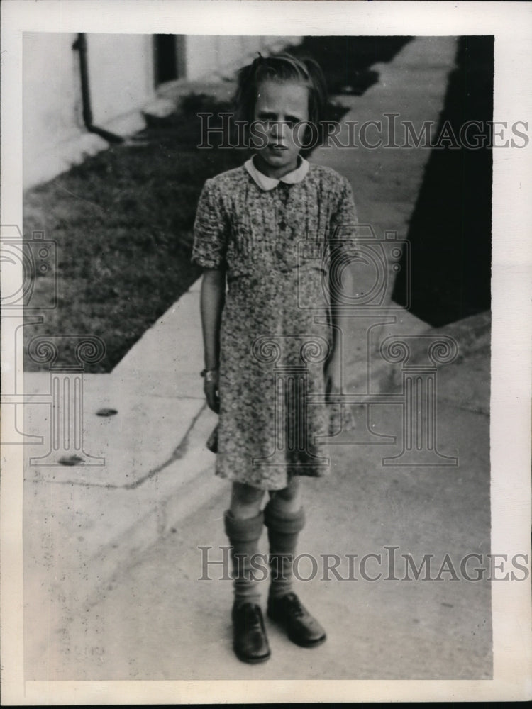 1946 Press Photo New York Dutch Girl Corrie Adopted by Actress Helen Hayes NYC- Historic Images