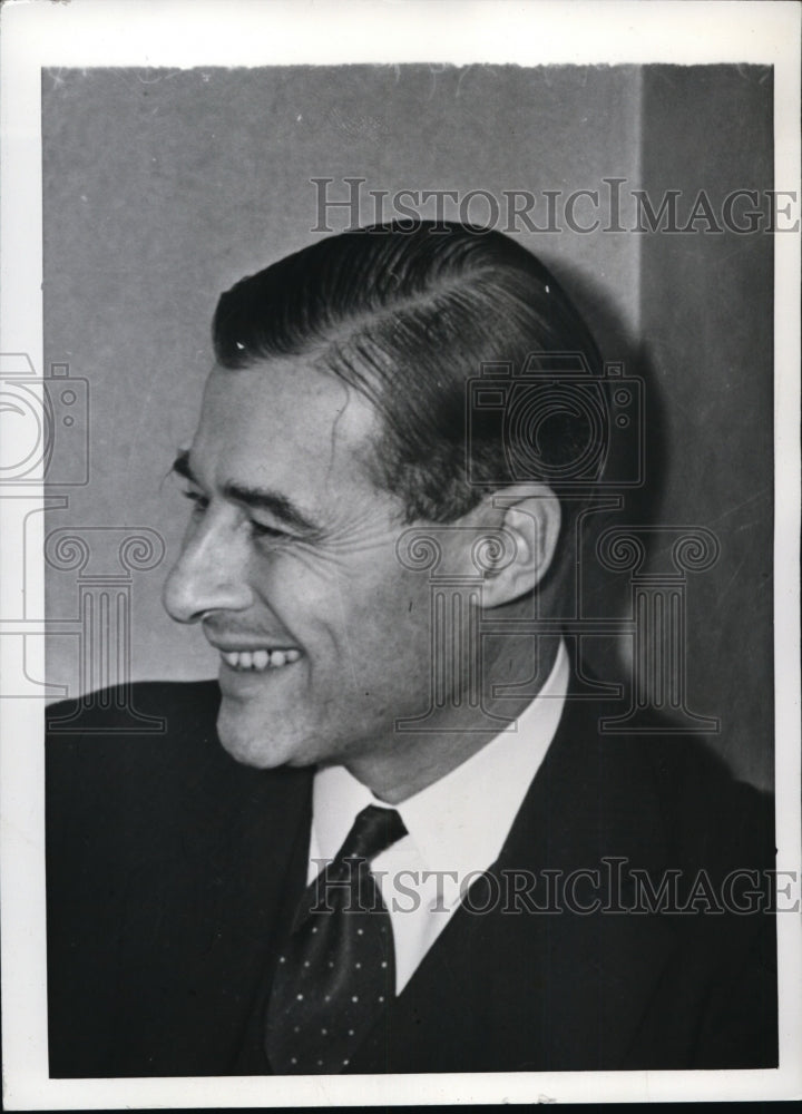 Load image into Gallery viewer, 1941 Press Photo New York J.P. Morgan's Son Called for Naval Duty NYC
