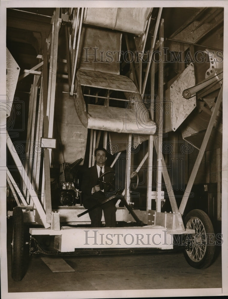 1937 Press Photo New York Inventor Henri Van Zandt& steering wheel NYC