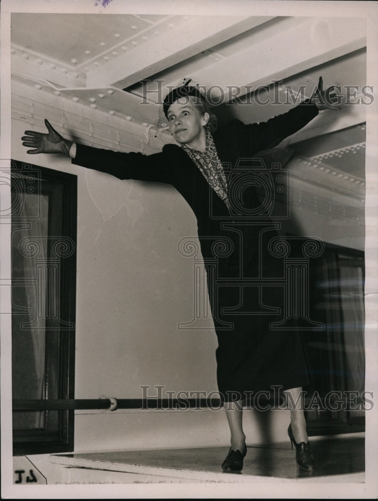 1937 Press Photo New York Trudy Schoop ballet dancer on a ship in NYC- Historic Images