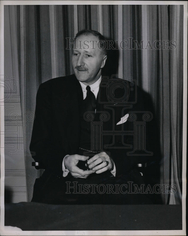 1946 Press Photo New York Robert Koenig authority on coal situation NYC- Historic Images