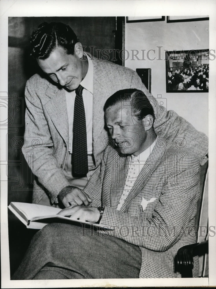 1946 Press Photo New York Ex POW Welcomes Swedish "Y" War Secretary NYC
