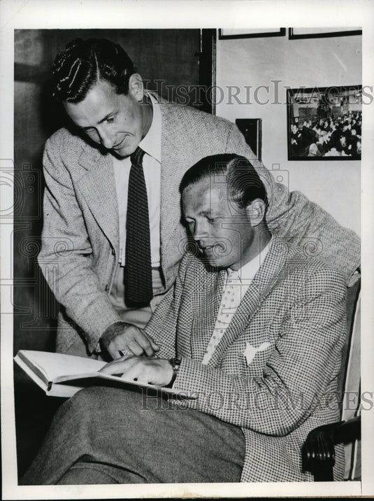 1946 Press Photo New York Ex POW Welcomes Swedish "Y" War Secretary NYC