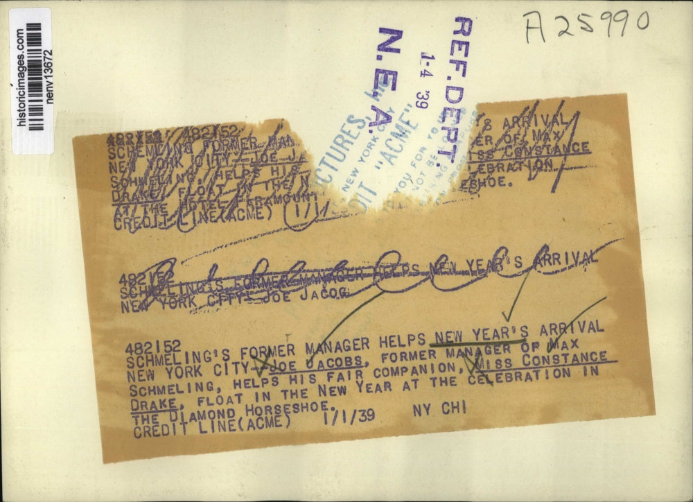 1939 Press Photo New York Schmeling's Former Manager Helps New Year's Arrival NY