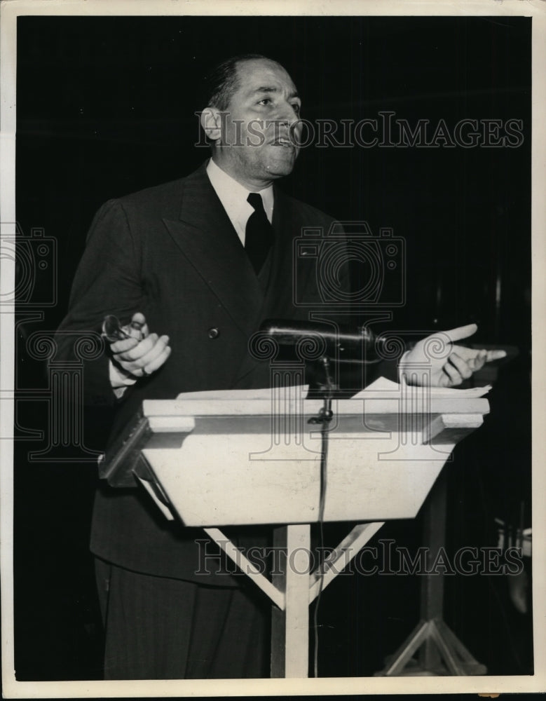 1941 Press Photo New York Counselman Joseph Sharkey Proposes Air Raid Bill NYC